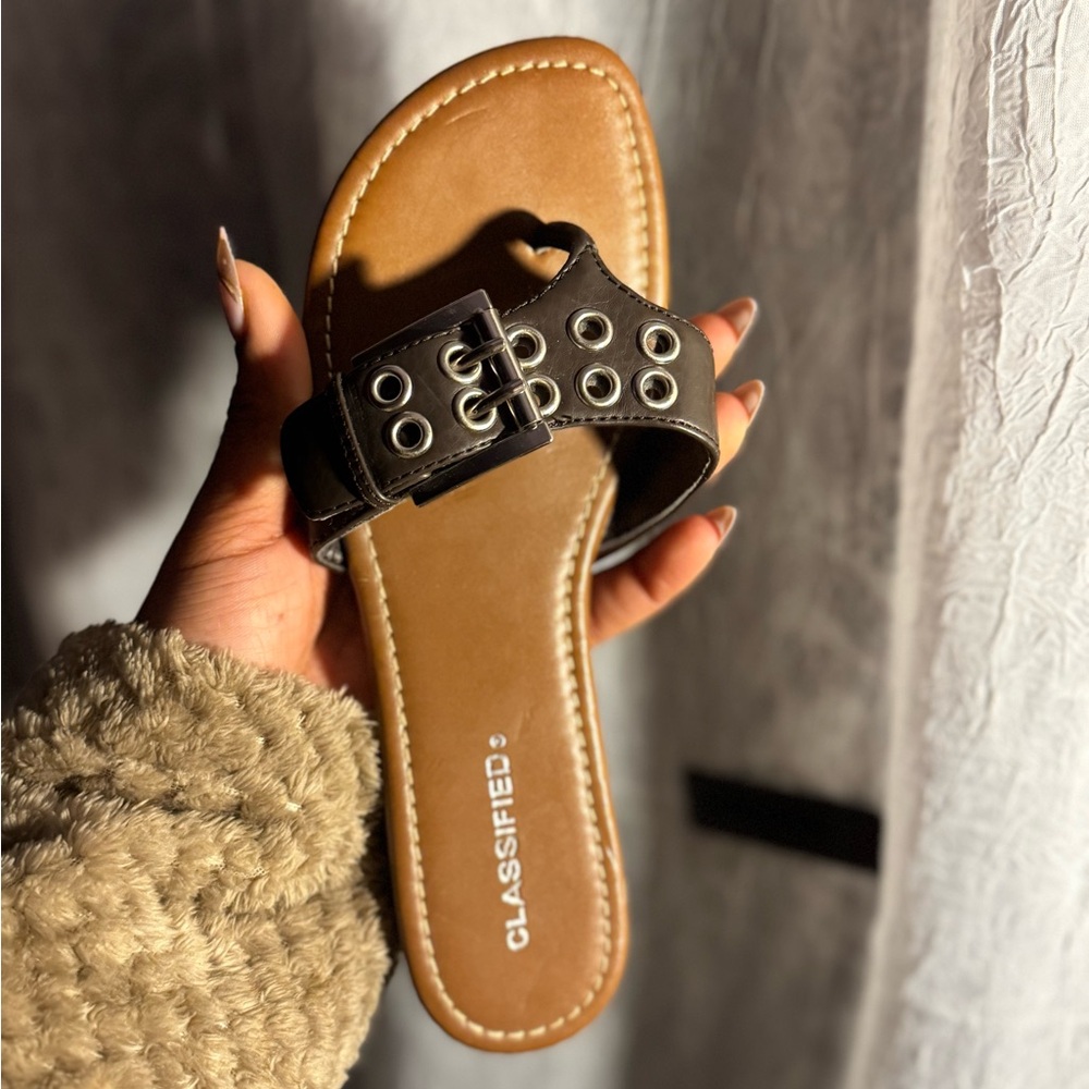 Classified brown leather buckle sandals